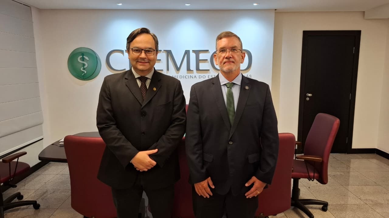 Anvisa exige prescrição separada para antimicrobianos e medicamentos sujeitos a controle especial