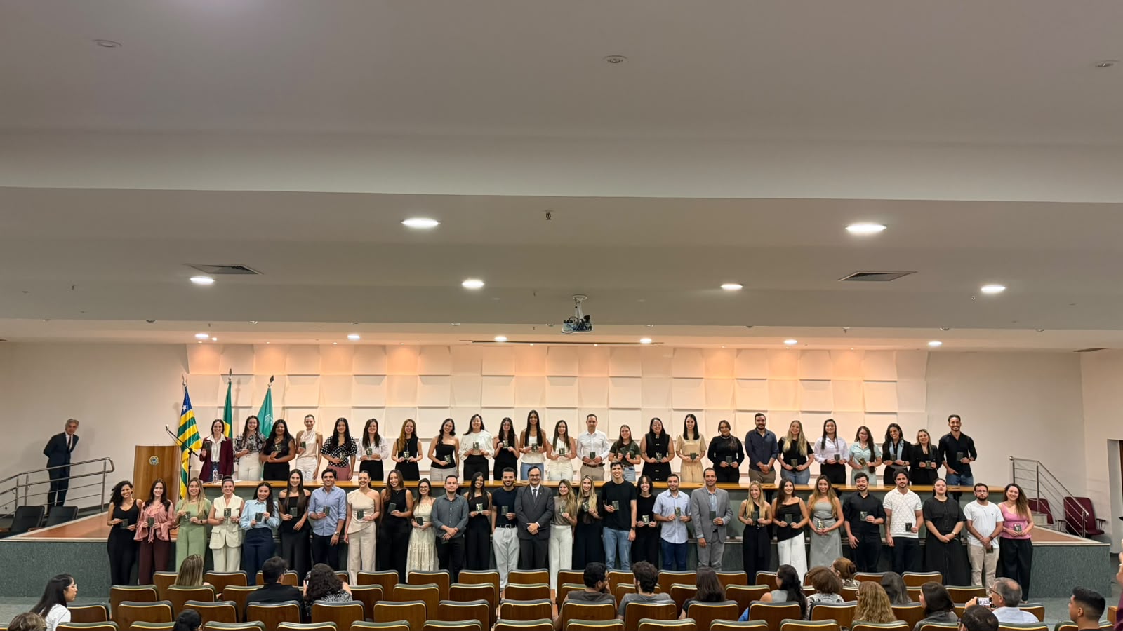 Cremego entrega carteiras a novos médicos e reforça compromisso com a ética e a valorização da profissão